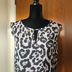 Black, gray & white leopard print top NWOT Size XL